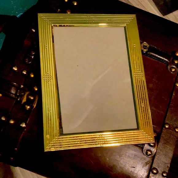 - 2 5x7 gold photo photo frames in good condition - Picture 2 of 9